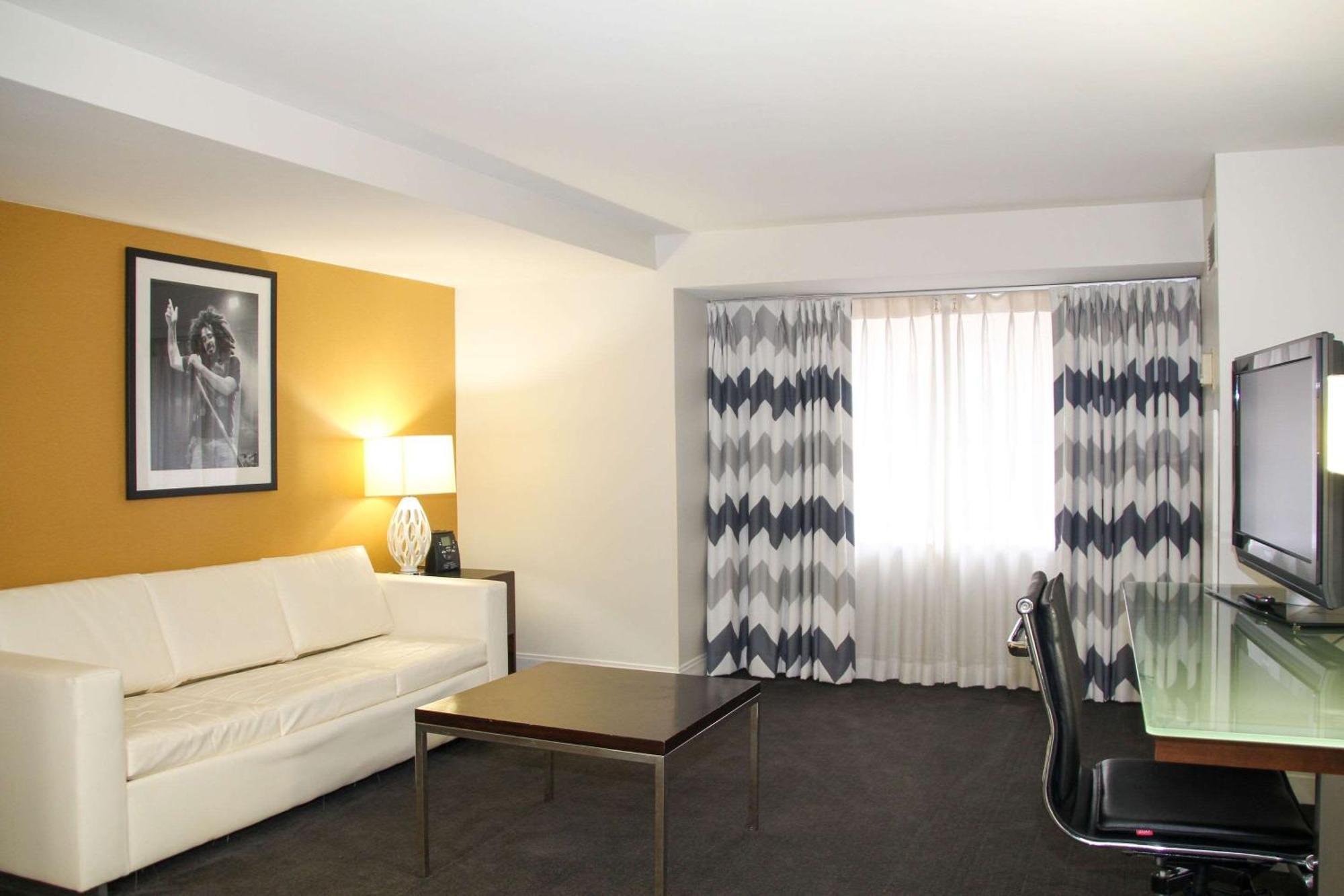 Comfort Inn & Suites Baltimore Inner Harbor Bagian luar foto