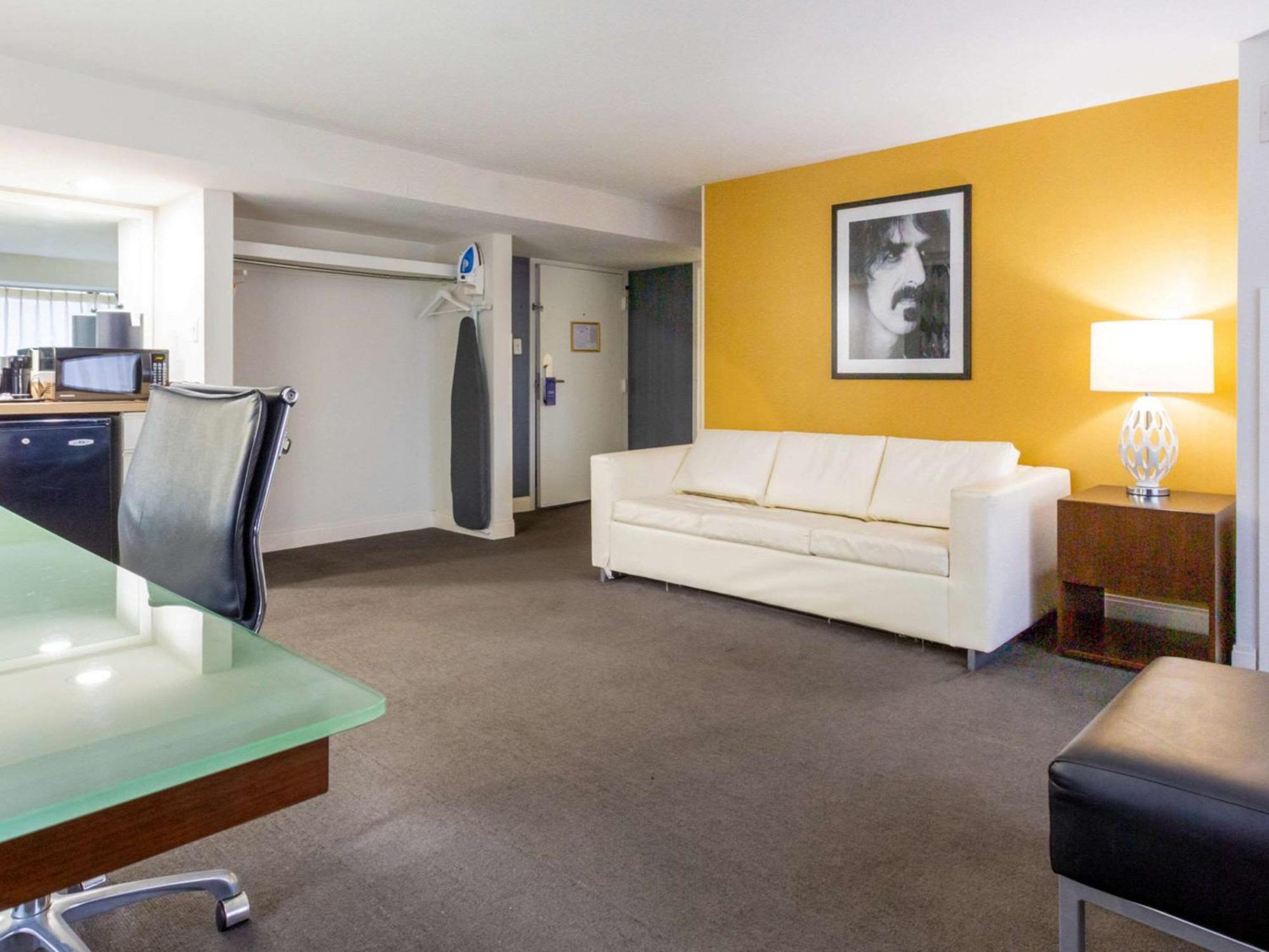 Comfort Inn & Suites Baltimore Inner Harbor Bagian luar foto