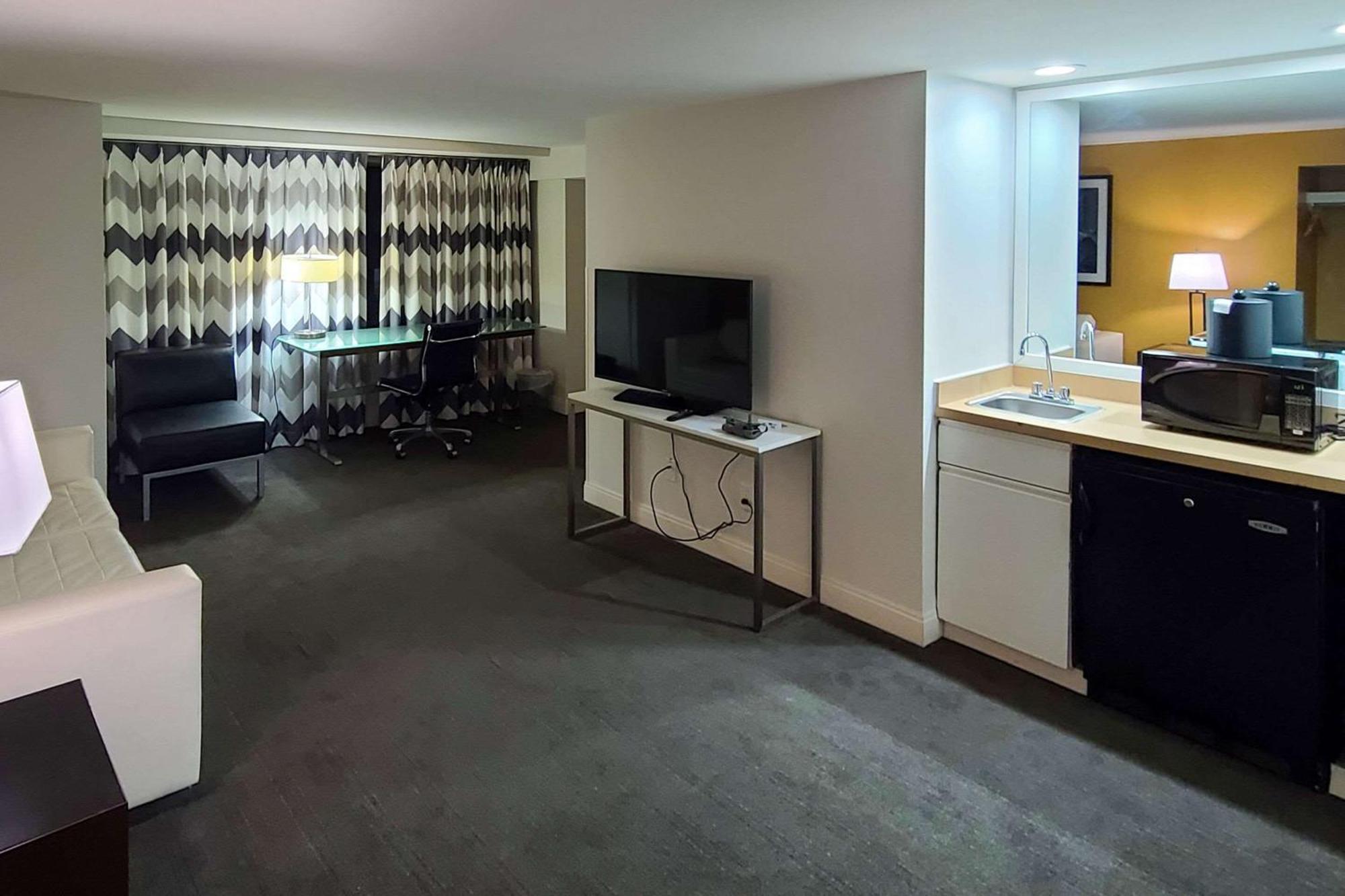 Comfort Inn & Suites Baltimore Inner Harbor Bagian luar foto