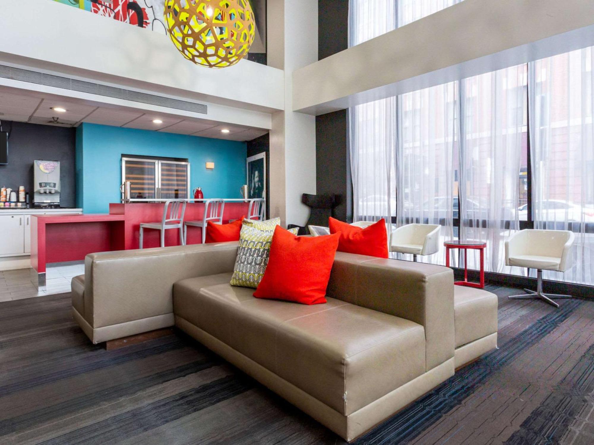Comfort Inn & Suites Baltimore Inner Harbor Bagian luar foto